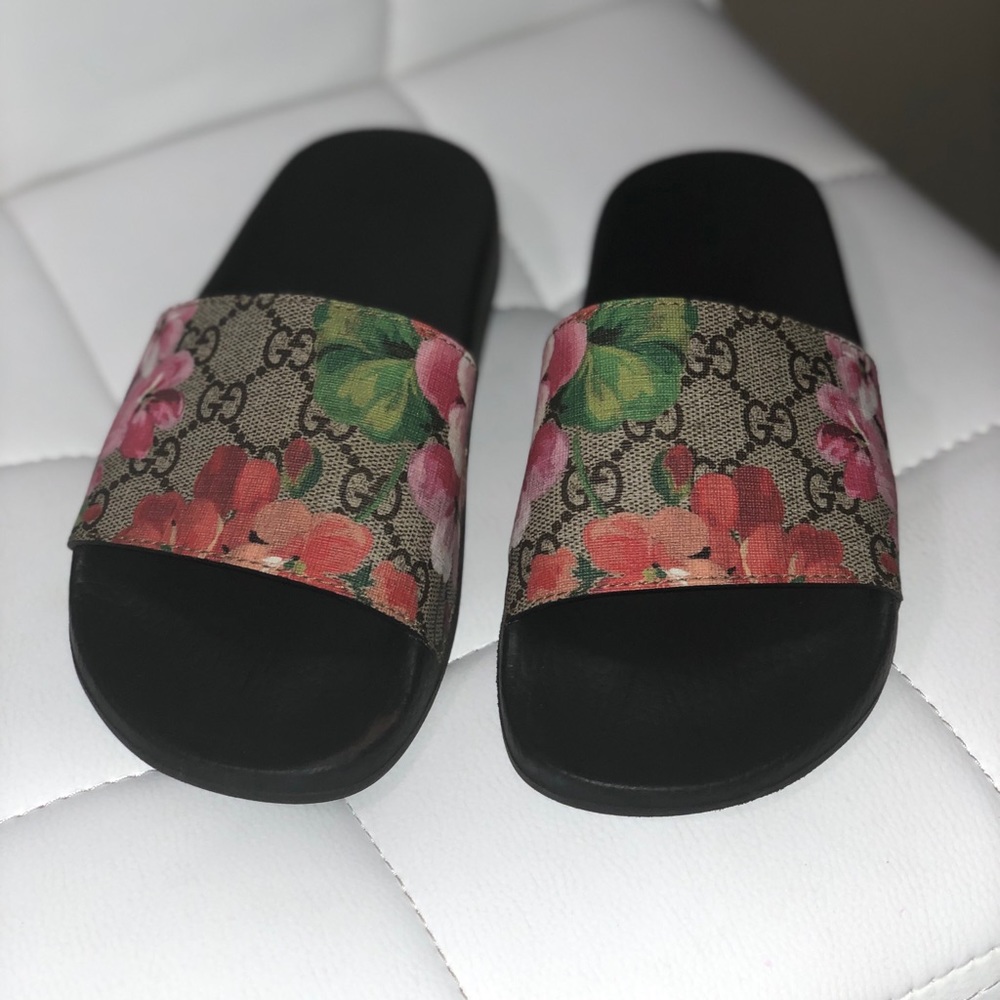WOMENS GUCCI SLIDES; with original box